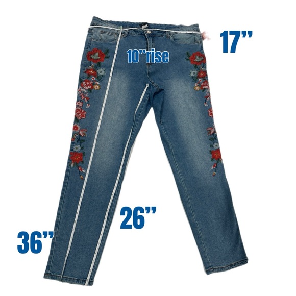 VENUS‎ Blue Jeans with Red Floral Embroidery - Picture 7 of 7